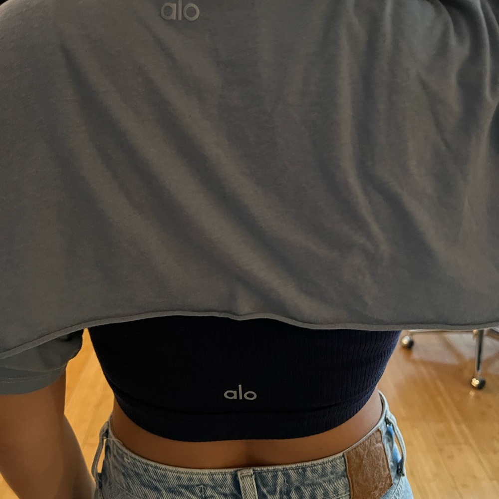 ALO LA Tee - Picture 3 of 4